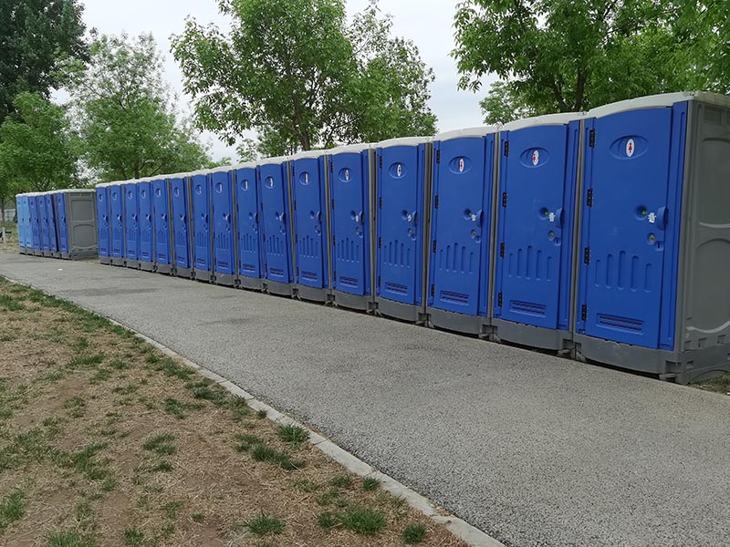 水沖儲存式廁所